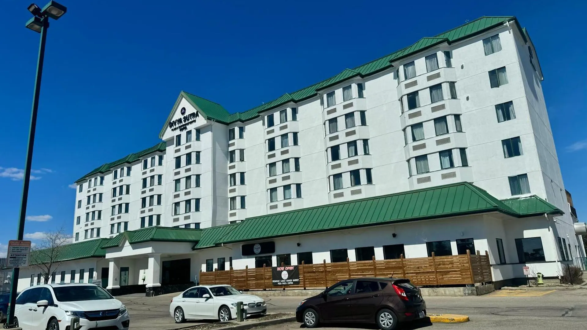 Divya Sutra Plaza And Conference Centre Calgary Airport Hotel 3*,