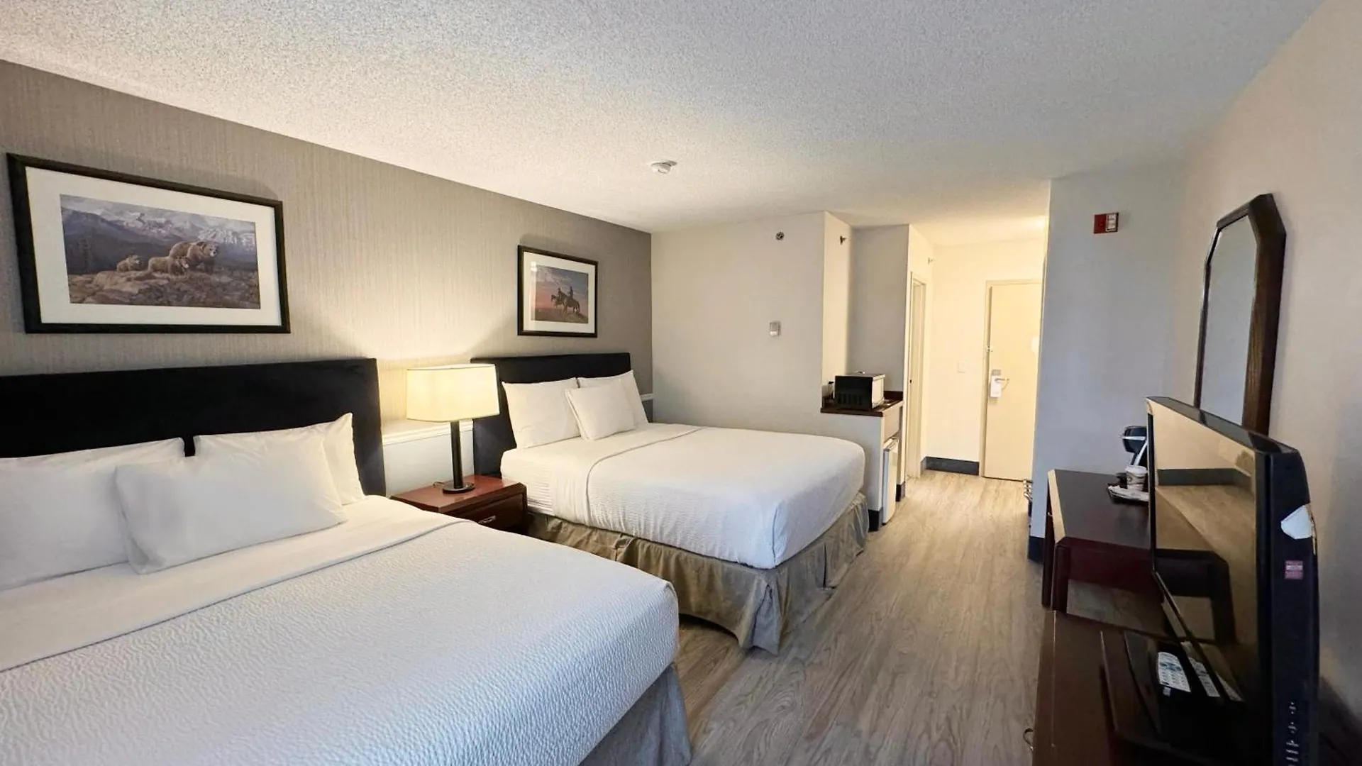 Divya Sutra Plaza And Conference Centre Calgary Airport Hotel