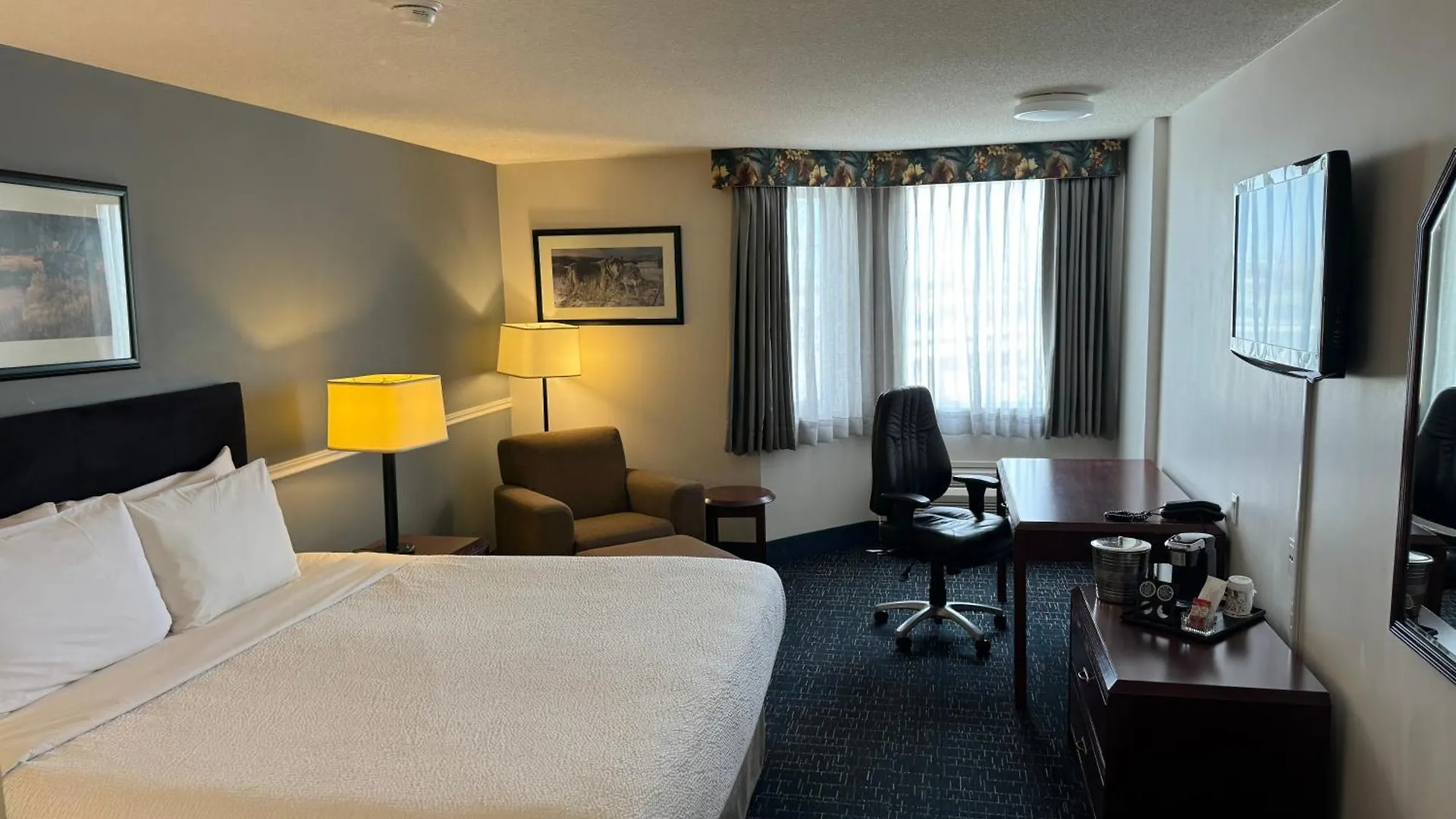 Divya Sutra Plaza And Conference Centre Calgary Airport Hotel