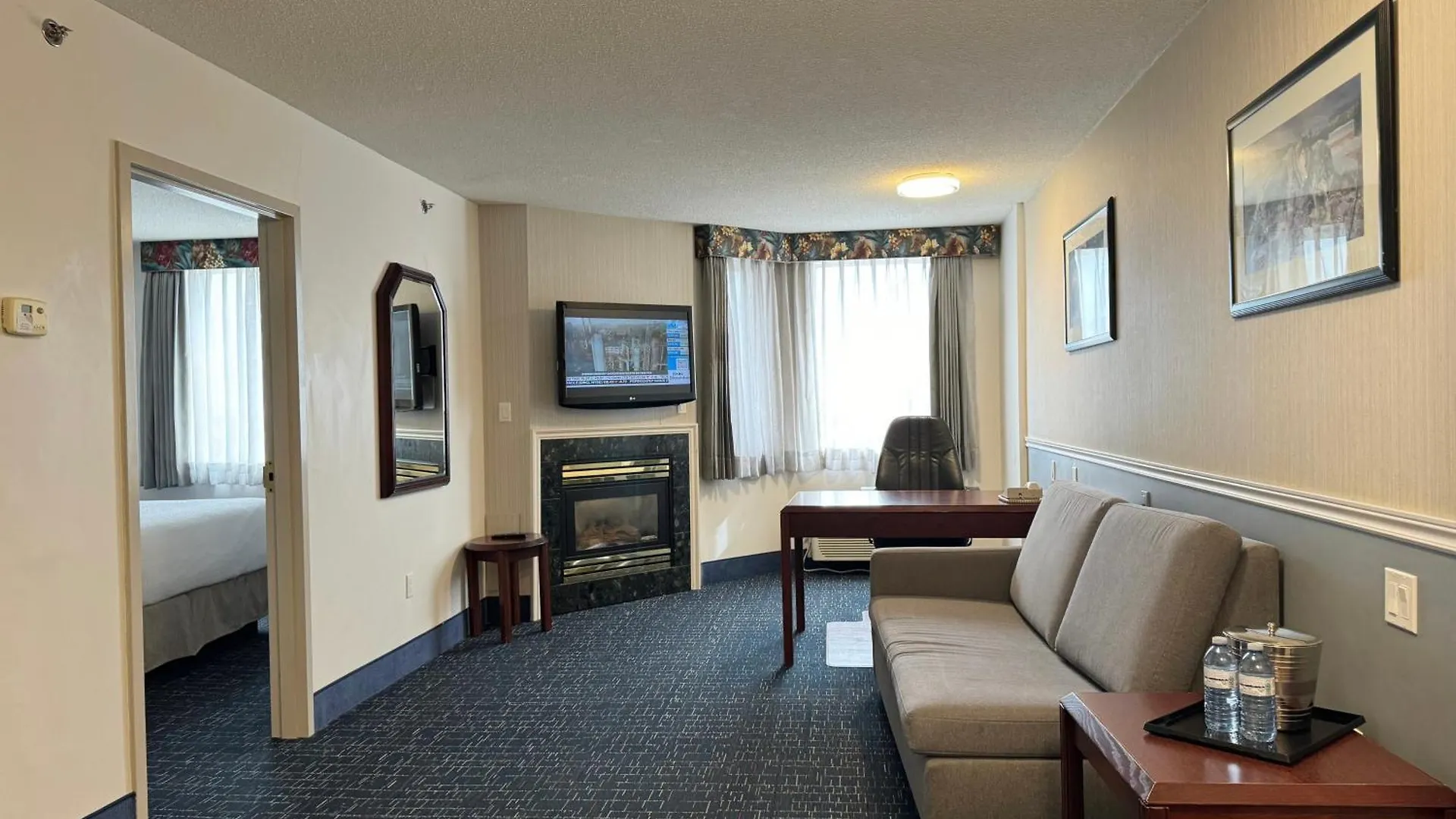 Divya Sutra Plaza And Conference Centre Calgary Airport Hotel