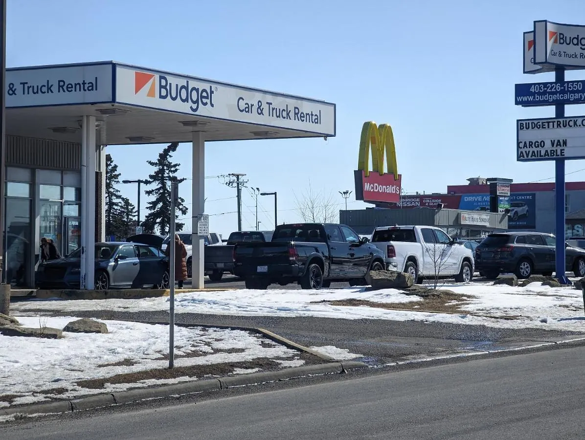Отель Divya Sutra Plaza And Conference Centre Calgary Airport 3*,  Канада