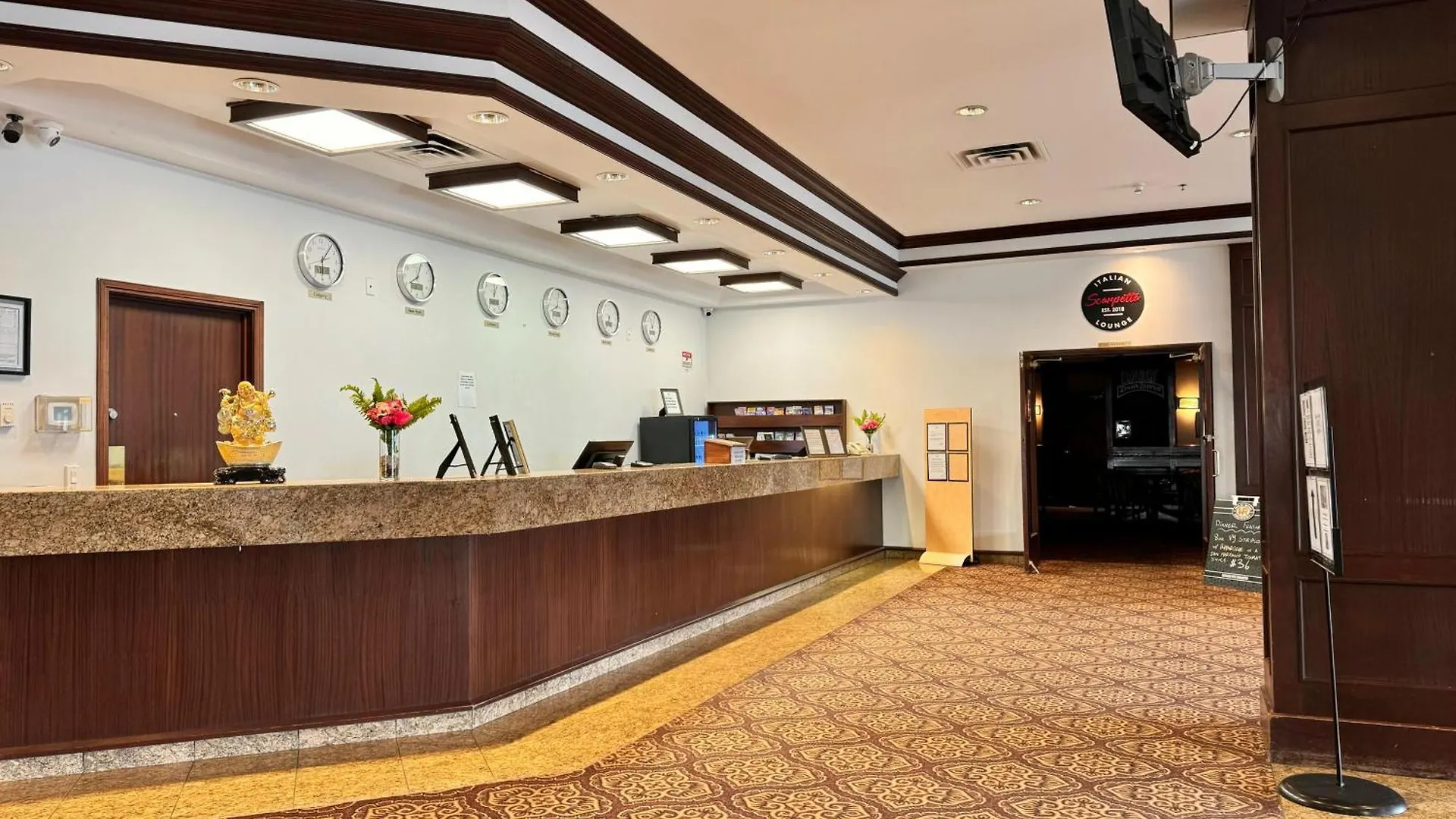 Отель Divya Sutra Plaza And Conference Centre Calgary Airport