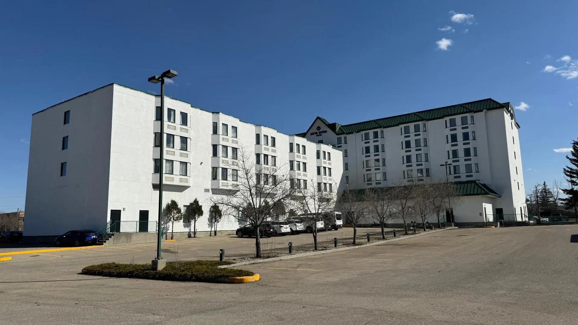 Отель Divya Sutra Plaza And Conference Centre Calgary Airport
