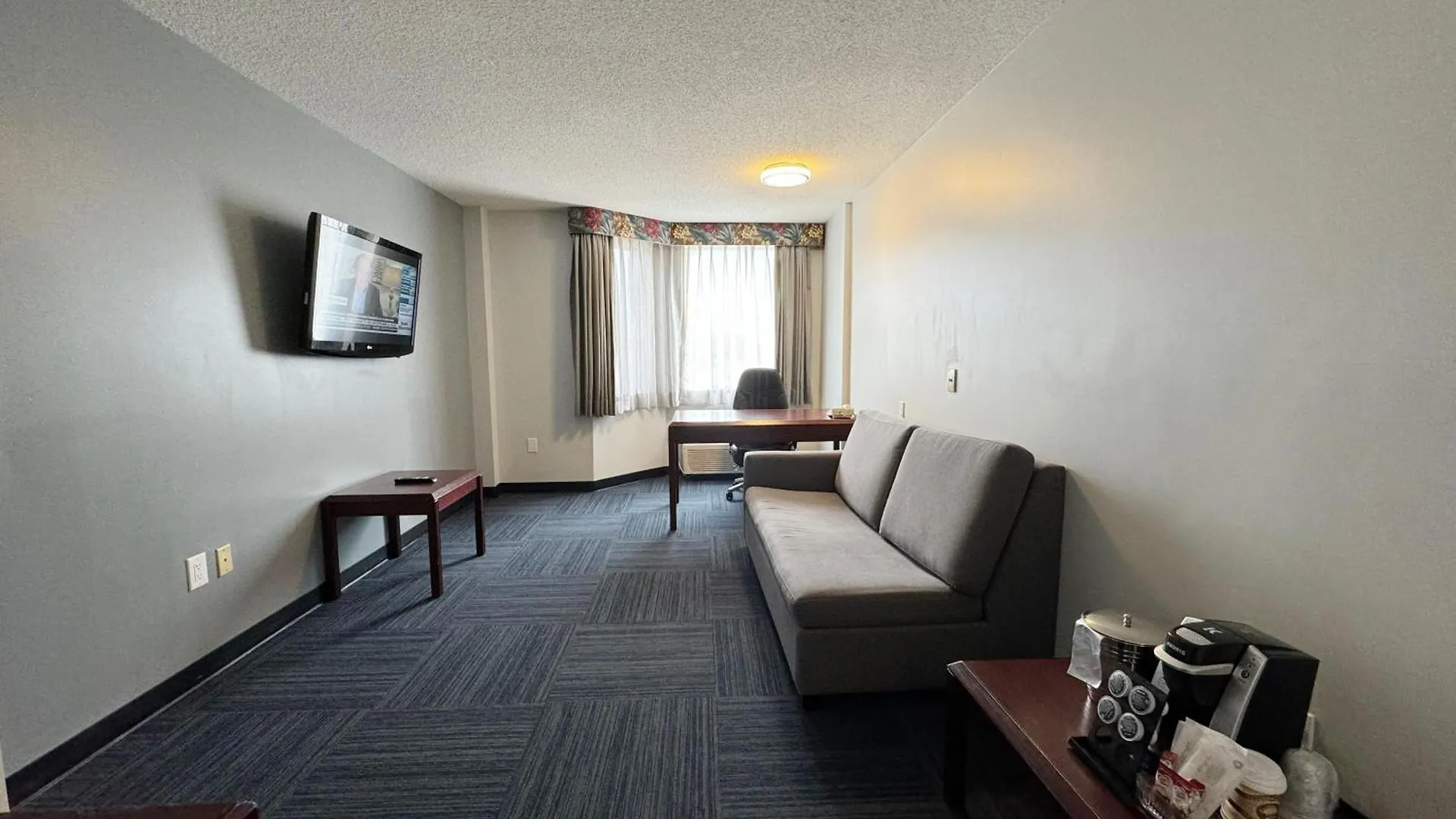Отель Divya Sutra Plaza And Conference Centre Calgary Airport Канада